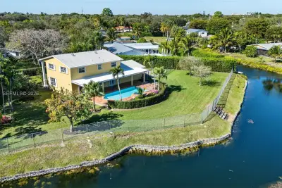 11401 SW 72nd Pl, Pinecrest: photo 1 of 95