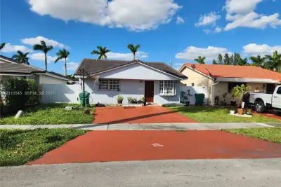 8729 NW 116th St, Hialeah Gardens: photo 1 of 33