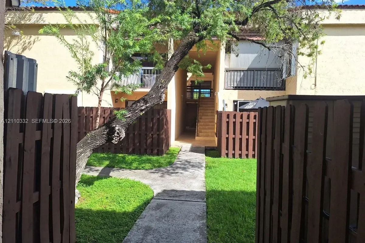 660 W Park Dr #205-1, Miami: photo 1 of 13
