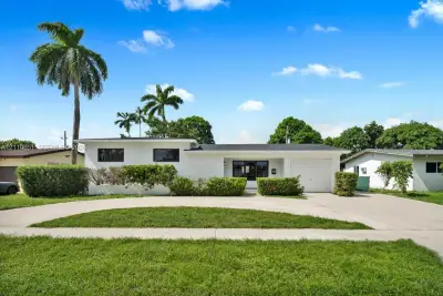 18810 NW 8th Ct, Miami Gardens: photo 1 of 22