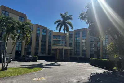 11790 SW 18th St #402-3, Miami: photo 1 of 10
