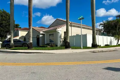 14200 Oak Ridge Dr, Davie: photo 1 of 43