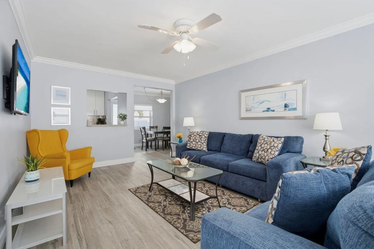 315 Van Buren St #205B, Hollywood: photo 1 of 17