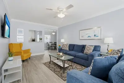 315 Van Buren St #205B, Hollywood: photo 1 of 17