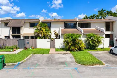 11335 SW 71st Ln, Miami: photo 1 of 37