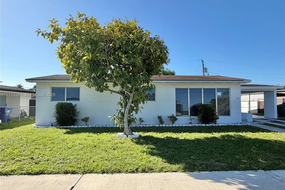 1510 NW 182nd St, Miami Gardens: photo 1 of 20