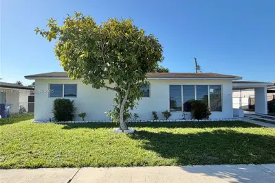 1510 NW 182nd St, Miami Gardens: photo 1 of 20