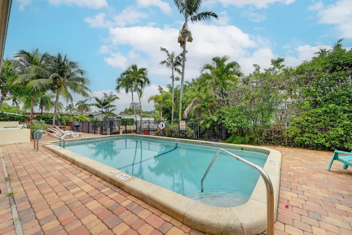 410 SW 15th St #206, Pompano Beach: photo 1 of 20