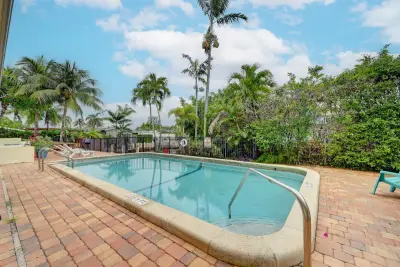 410 SW 15th St #206, Pompano Beach: photo 1 of 20