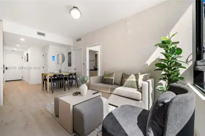 225 N Miami Ave #803, Miami: photo 1 of 21
