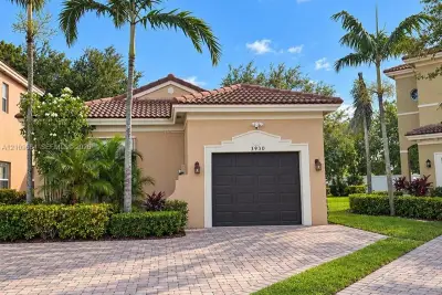 3930 NE 10th Dr, Homestead: photo 1 of 1