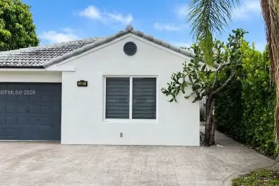 5861 SW 149th Ct, Miami: photo 1 of 16