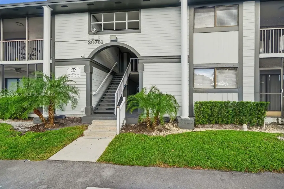 20761 NE 4th Pl #104, Miami: photo 1 of 29