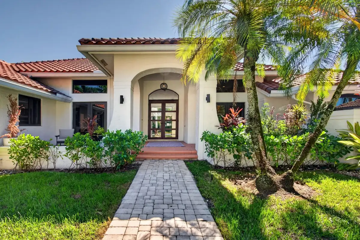 332 Palm Blvd, Weston: photo 1 of 56