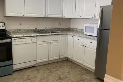 13499 Biscayne Blvd #1506, North Miami: photo 1 of 8