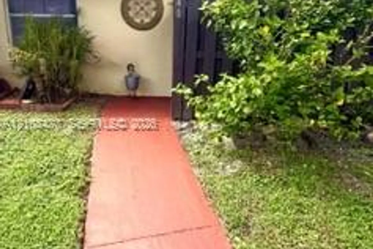 Villa in Hollywood: photo 1 of 13