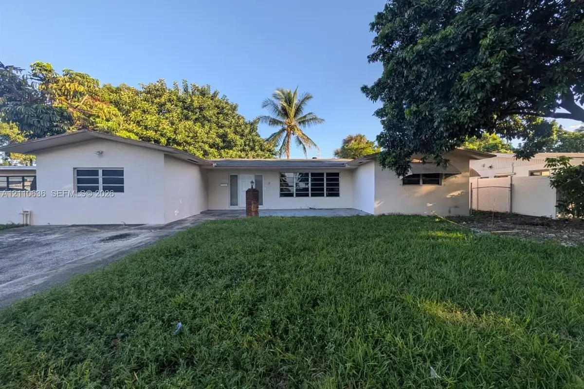 1031 NE 166th St, North Miami Beach: photo 1 of 1
