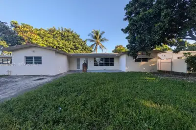 1031 NE 166th St, North Miami Beach: photo 1 of 1
