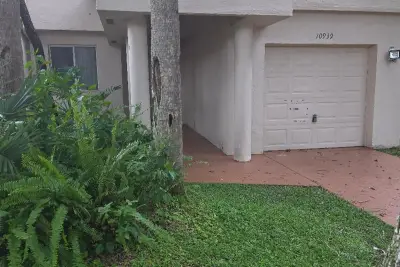 10939 W Broward Blvd, Plantation: photo 1 of 18