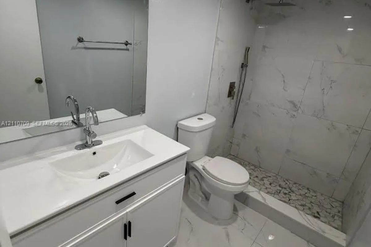 17911 NW 68th Ave #P102, Hialeah: photo 1 of 5