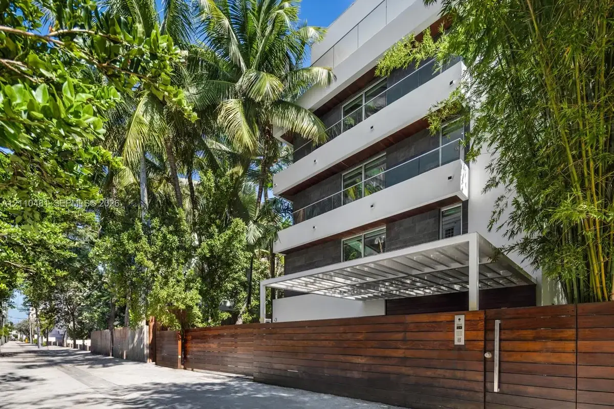234 Washington Ave #D, Miami Beach: photo 1 of 38