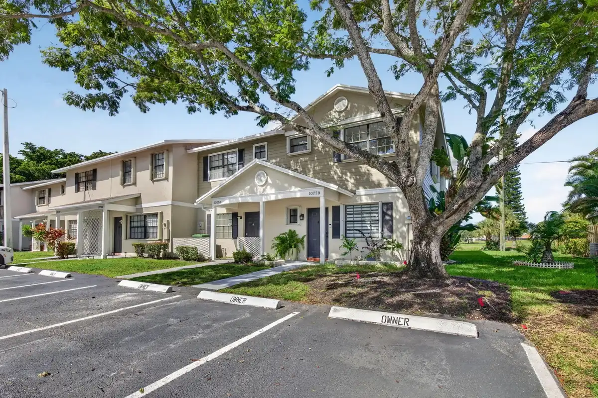 10779 NW 11th St, Pembroke Pines: photo 1 of 52