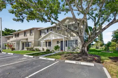 10779 NW 11th St, Pembroke Pines: photo 1 of 52
