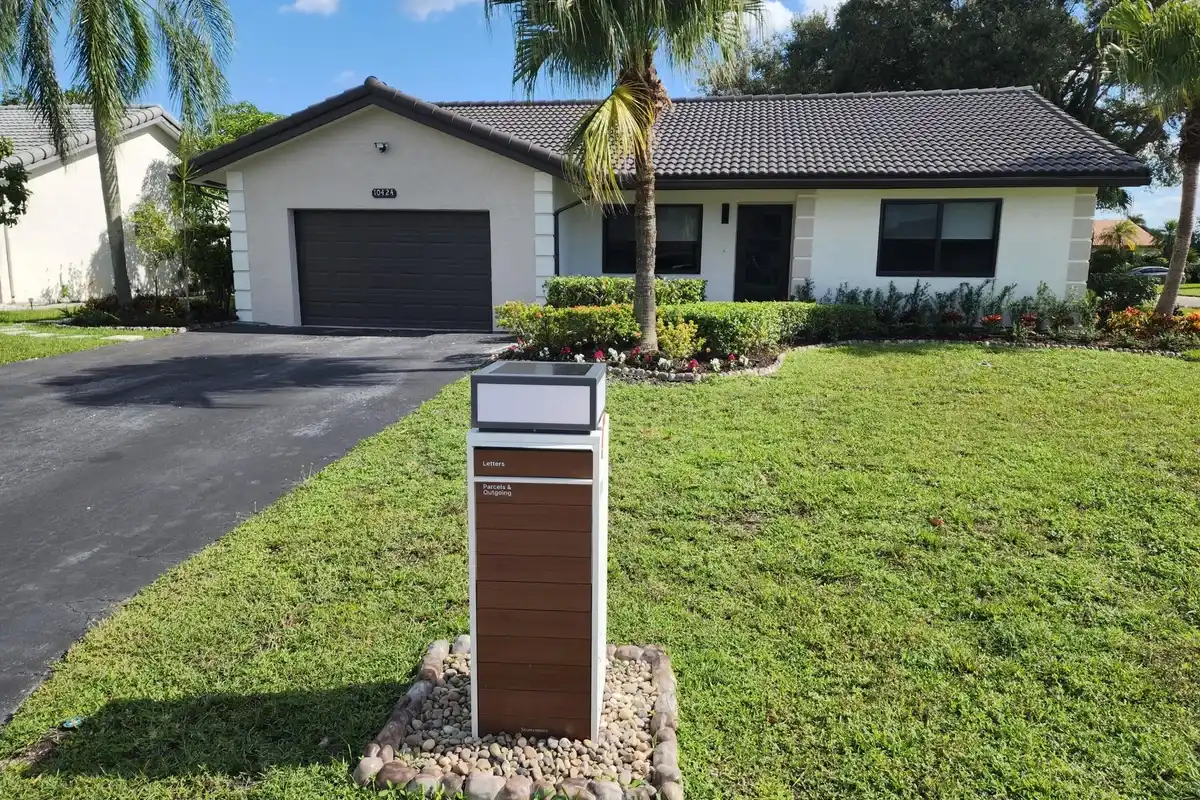 10424 NW 70th Ct, Tamarac: photo 1 of 2