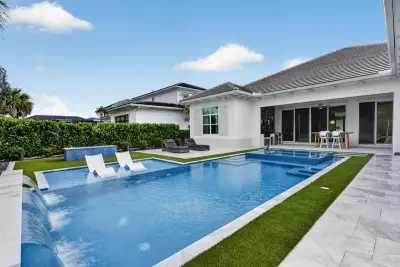 9372 Coral Isles Cir, Palm Beach Gardens: photo 1 of 40