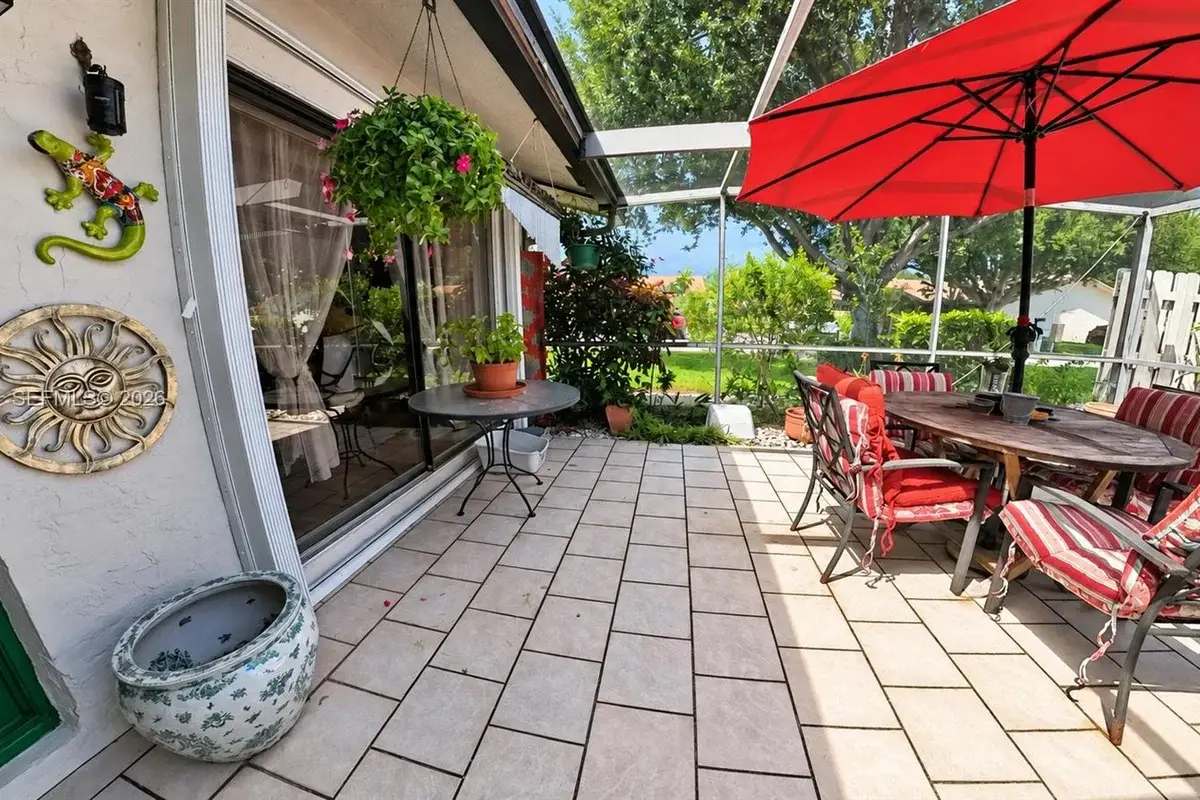 941 NW 30th Ave, Delray Beach: photo 1 of 28