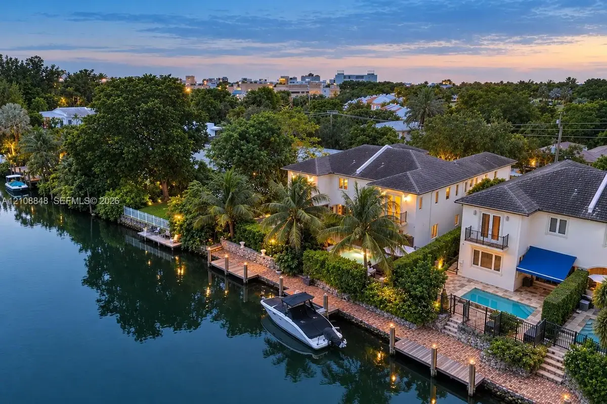 4815 University Dr, Coral Gables: photo 1 of 27