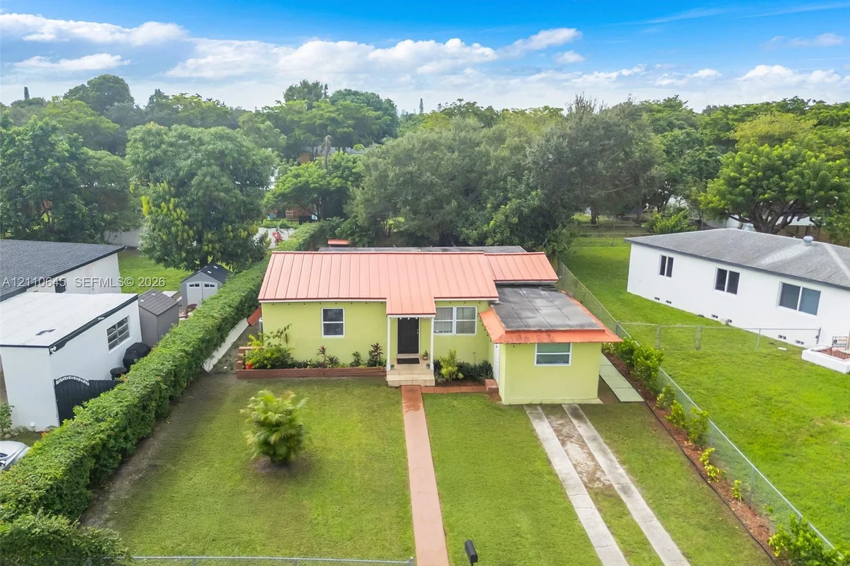 320 NW 132nd St, North Miami: photo 1 of 28