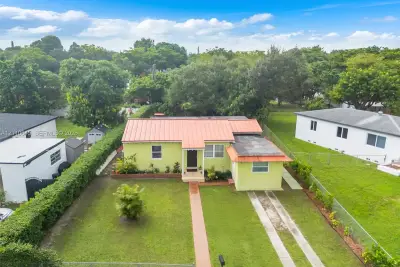 320 NW 132nd St, North Miami: photo 1 of 28