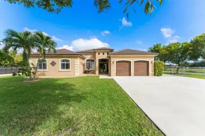 20403 SW 325th St, Homestead: photo 1 of 35
