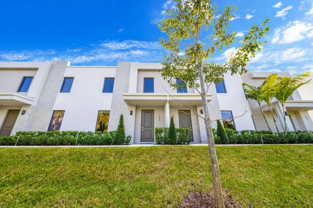 545 NW 17th St, Fort Lauderdale: photo 1 of 37