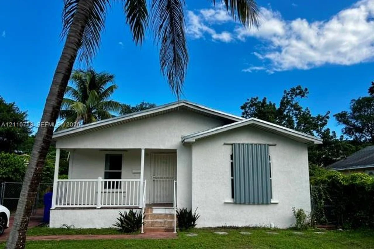 6241 NW 1st Pl, Miami: photo 1 of 30