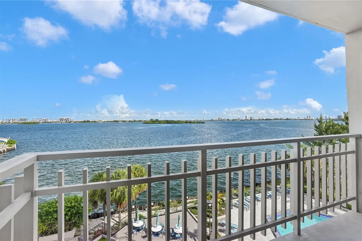 11113 Biscayne Blvd #458, Miami: photo 1 of 50