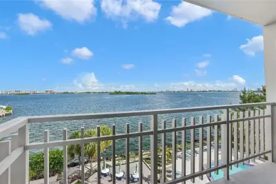 11113 Biscayne Blvd #458, Miami: photo 1 of 50