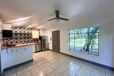 1418 SW 27th St #1-4, Fort Lauderdale: photo 1 of 13