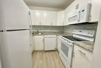 9517 Fontainebleau Blvd #561-412, Miami: photo 1 of 21