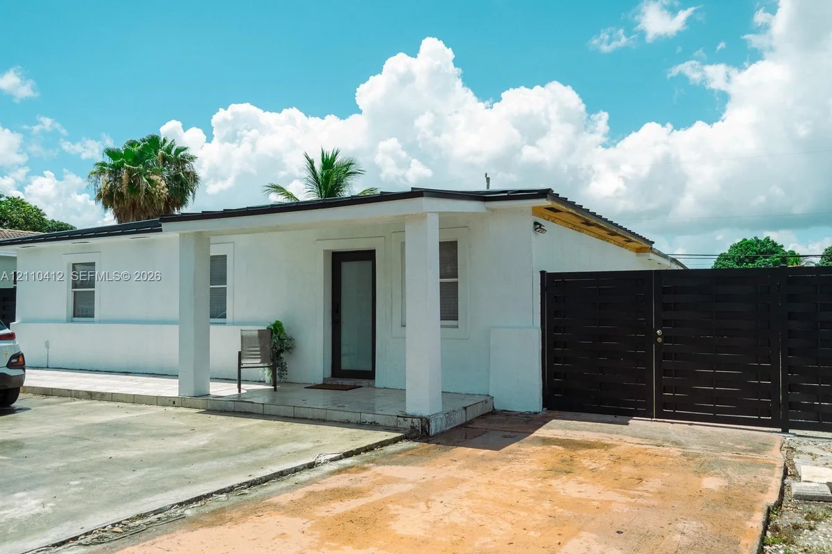 90 E 41st St, Hialeah: photo 1 of 19