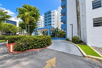 Apartment in Miami: photo 1 of 29