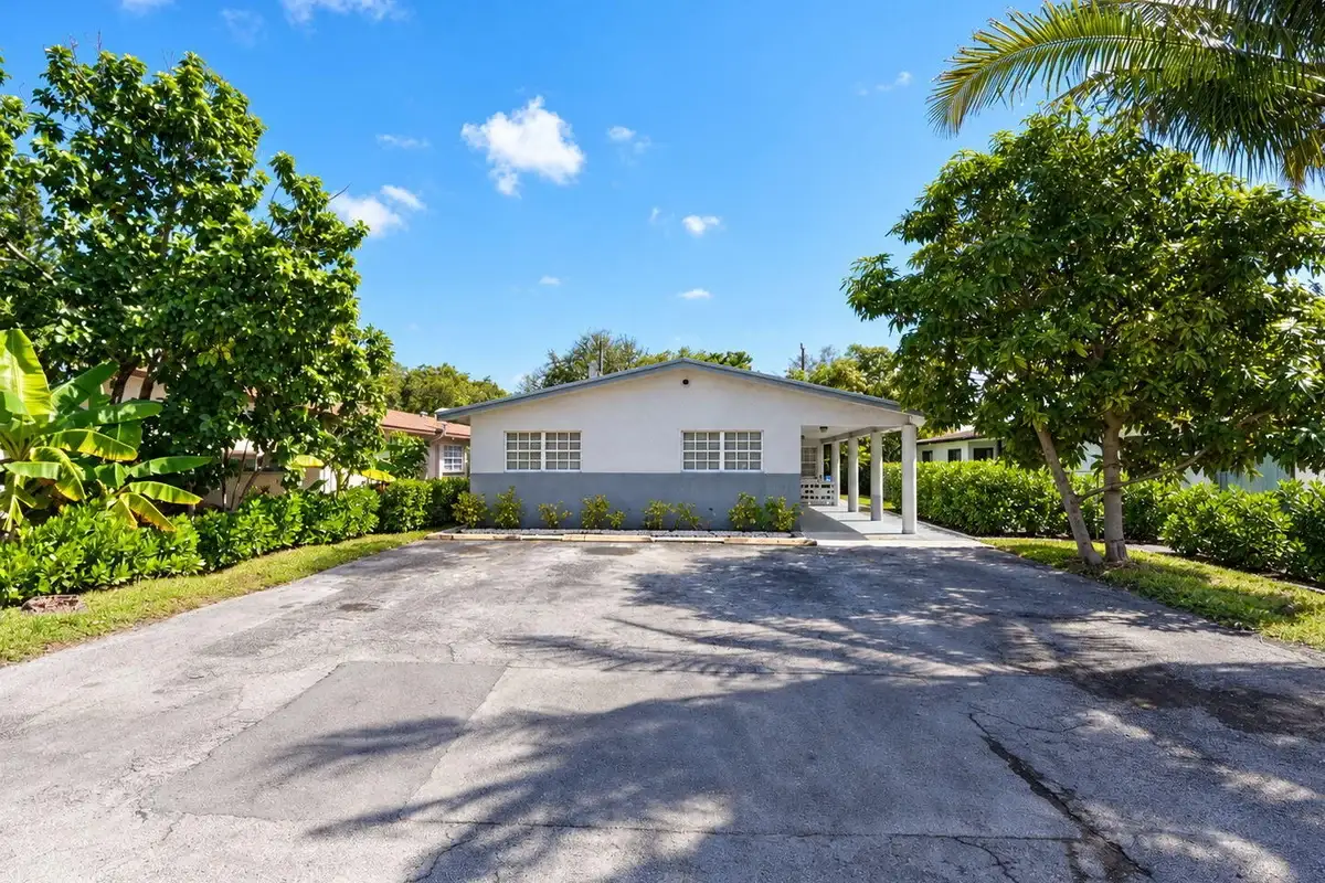 904 NE 10th Ave, Pompano Beach: photo 1 of 36