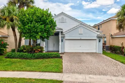 375 Berenger Walk, Royal Palm Beach: photo 1 of 32