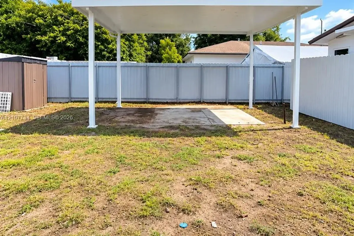 3080 NW 48th Ter, Miami: photo 1 of 39