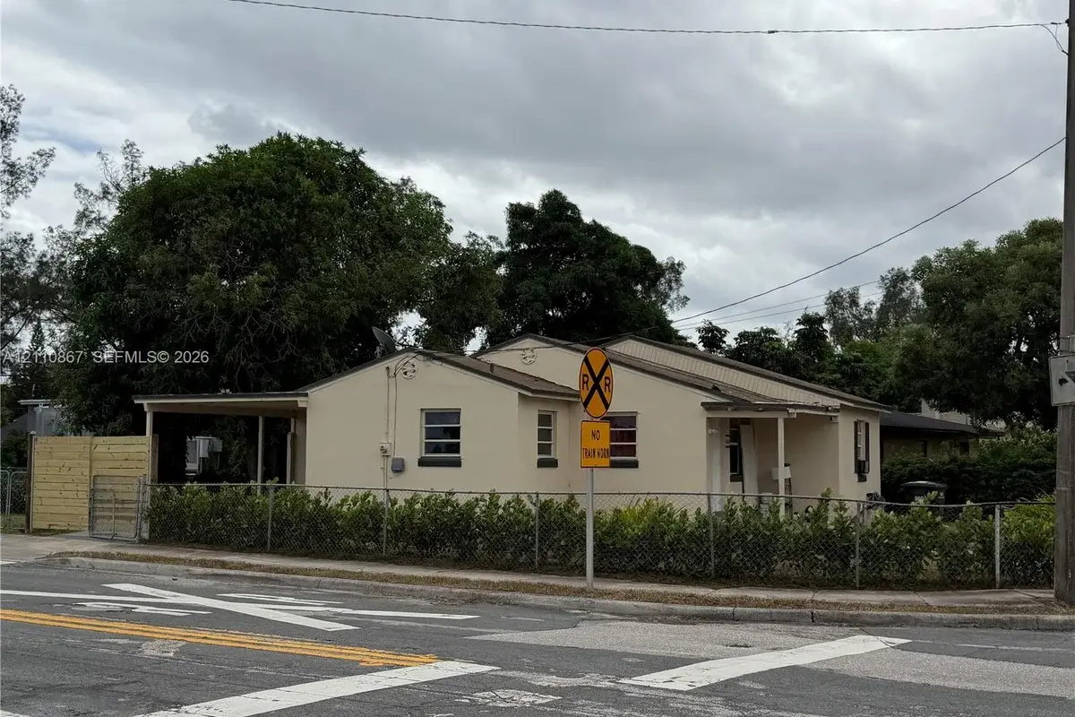 3616 Greenwood Ave, West Palm Beach: photo 1 of 25