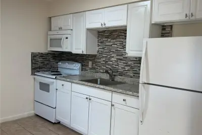 3908 NW 30th Ter #3, Lauderdale Lakes: photo 1 of 12