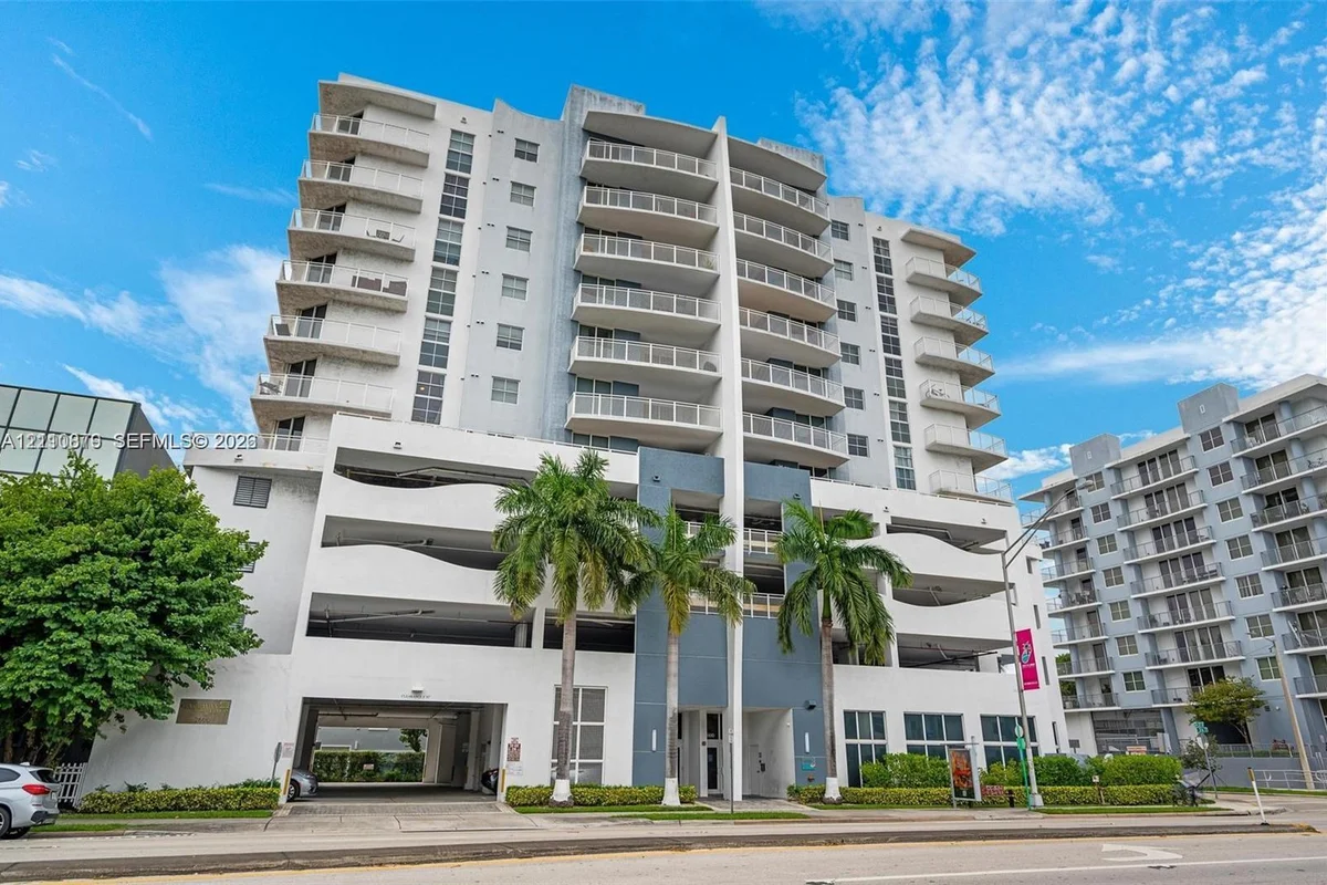 2600 SW 27th Ave #702, Miami: photo 1 of 4
