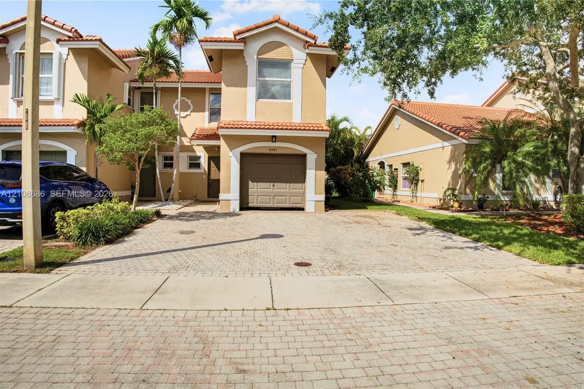 5541 NW 90th Ter, Sunrise: photo 1 of 12