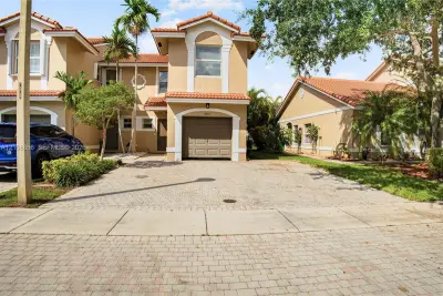 5541 NW 90th Ter, Sunrise: photo 1 of 12